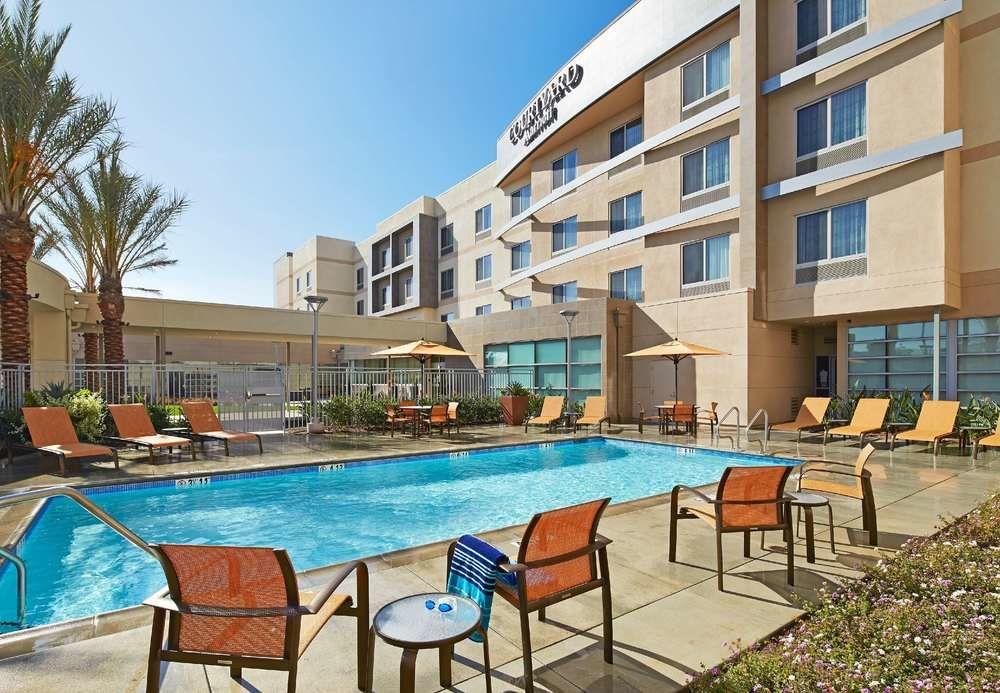 Courtyard Long Beach Airport Exterior photo
