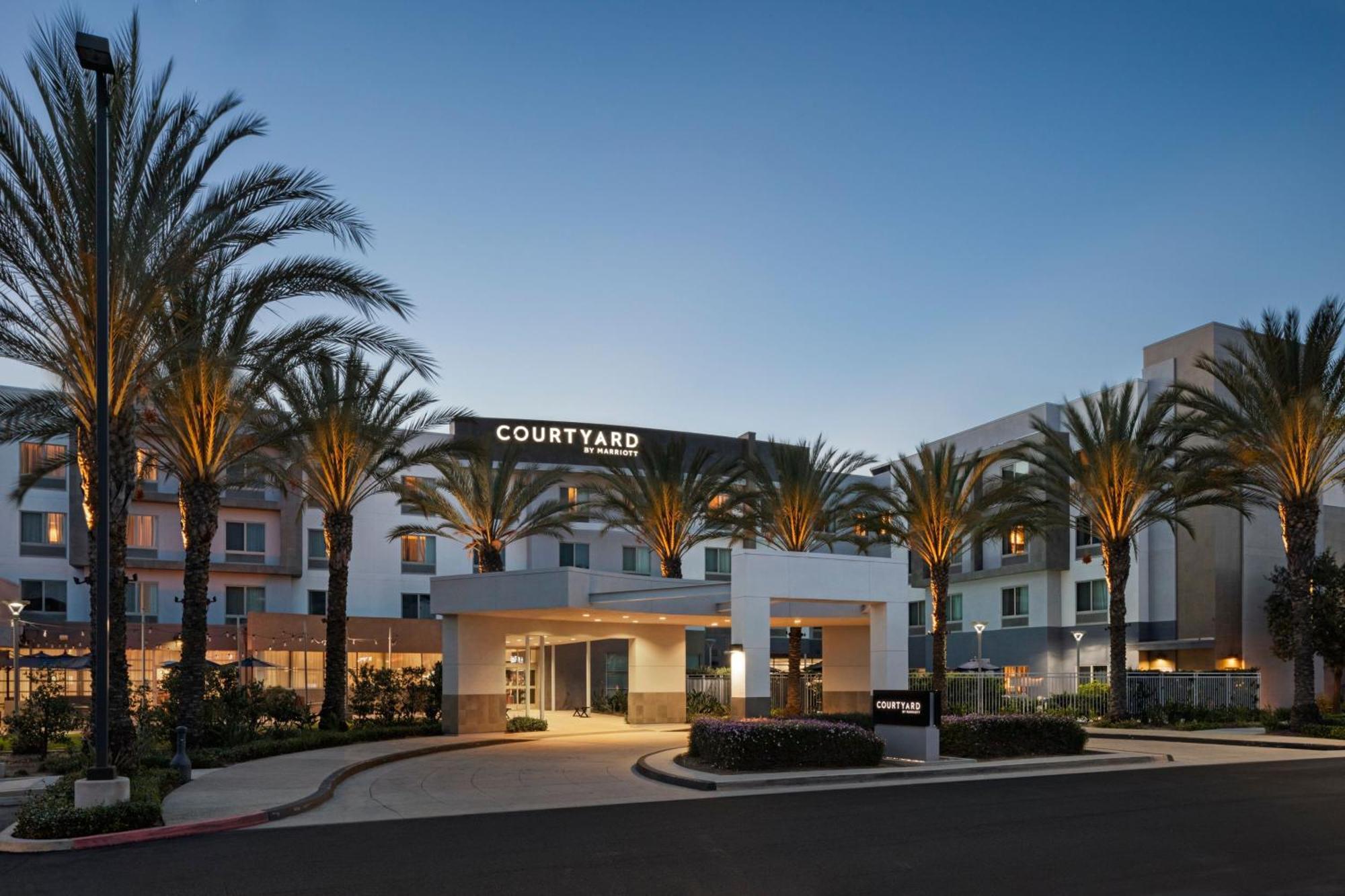 Courtyard Long Beach Airport Exterior photo