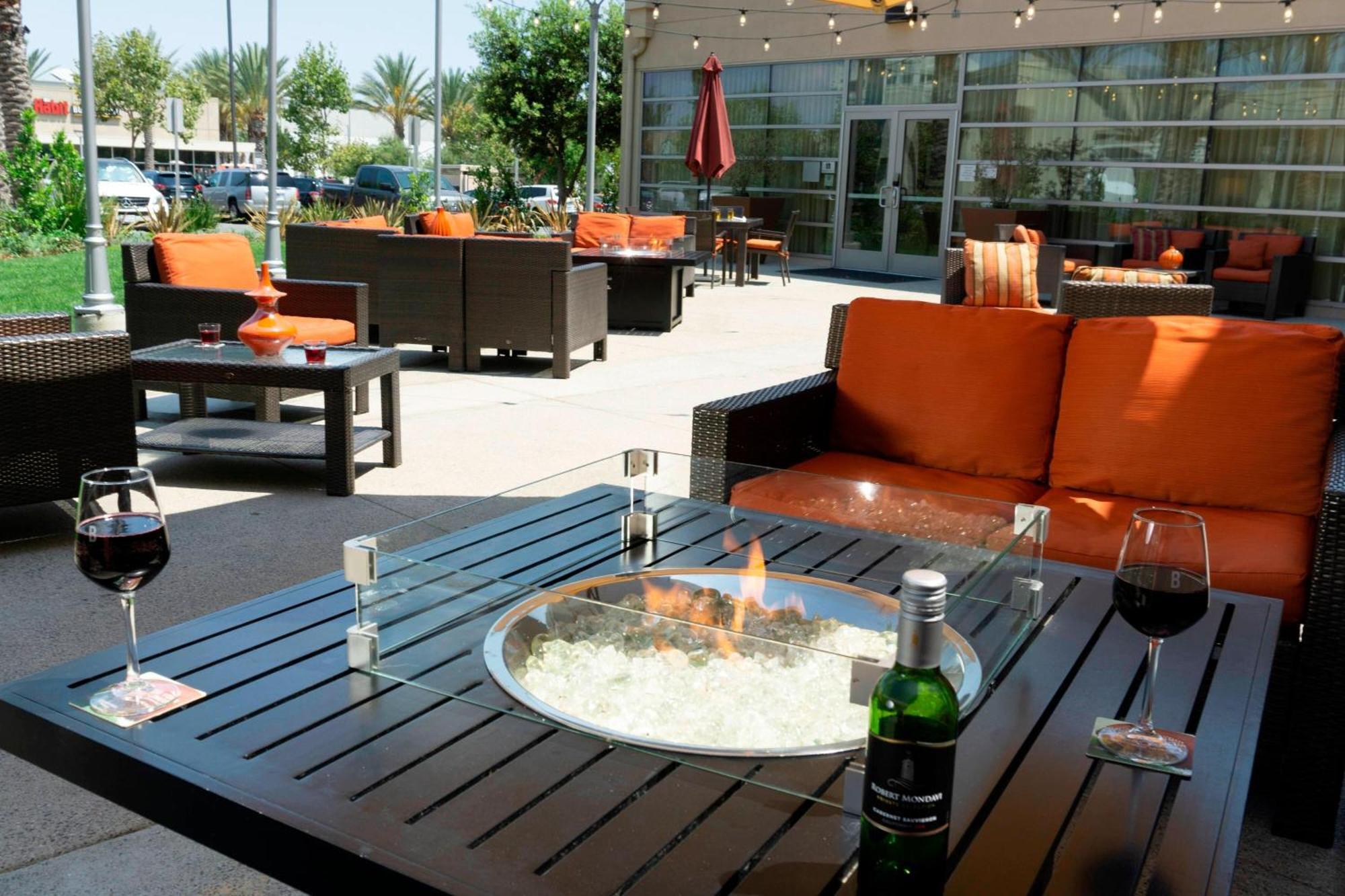 Courtyard Long Beach Airport Exterior photo