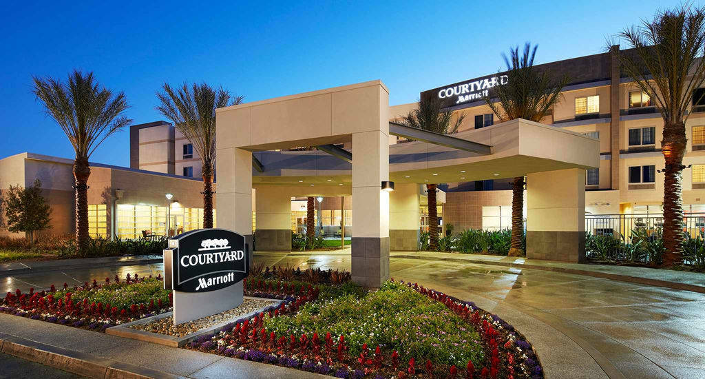 Courtyard Long Beach Airport Exterior photo
